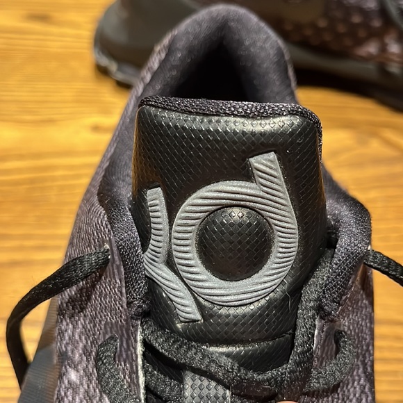 Nike KD basketball shoes. Men’s 5.5 - Picture 3 of 3